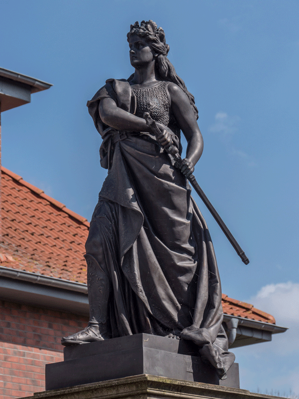 Germania-Figur in Dorum-4