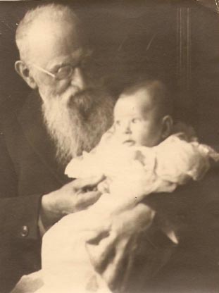 Adolf Jahn mit Enkelkind